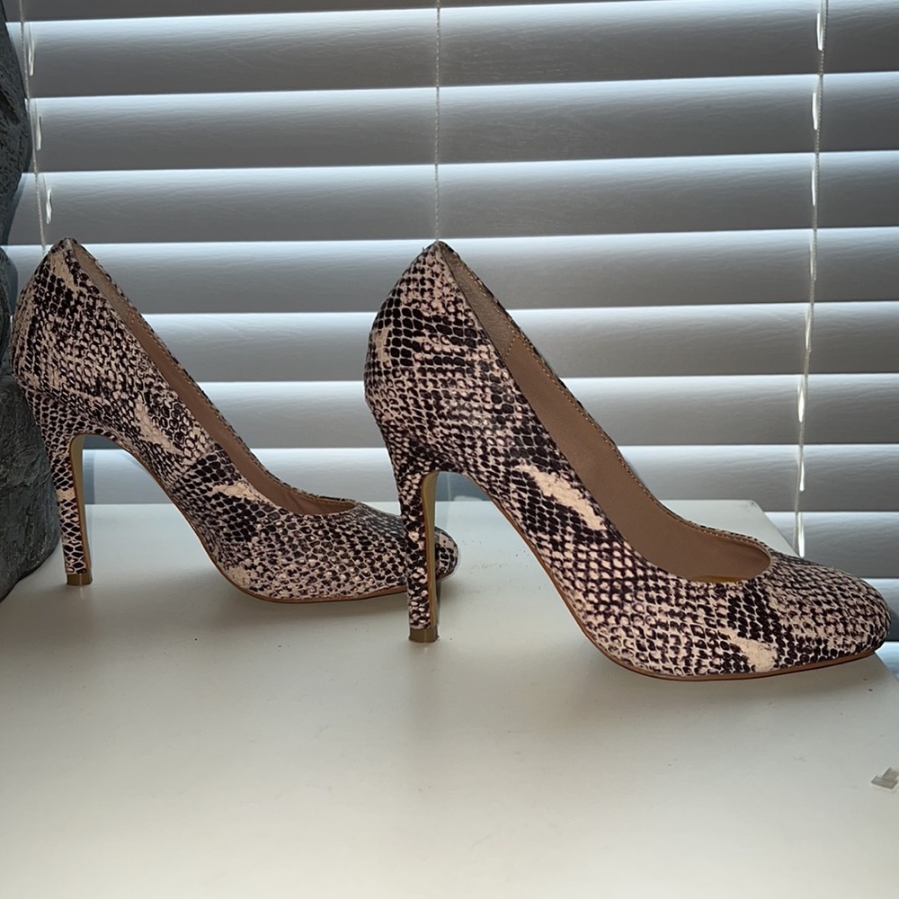 👠 3/$20 Heels - Picture 4 of 5
